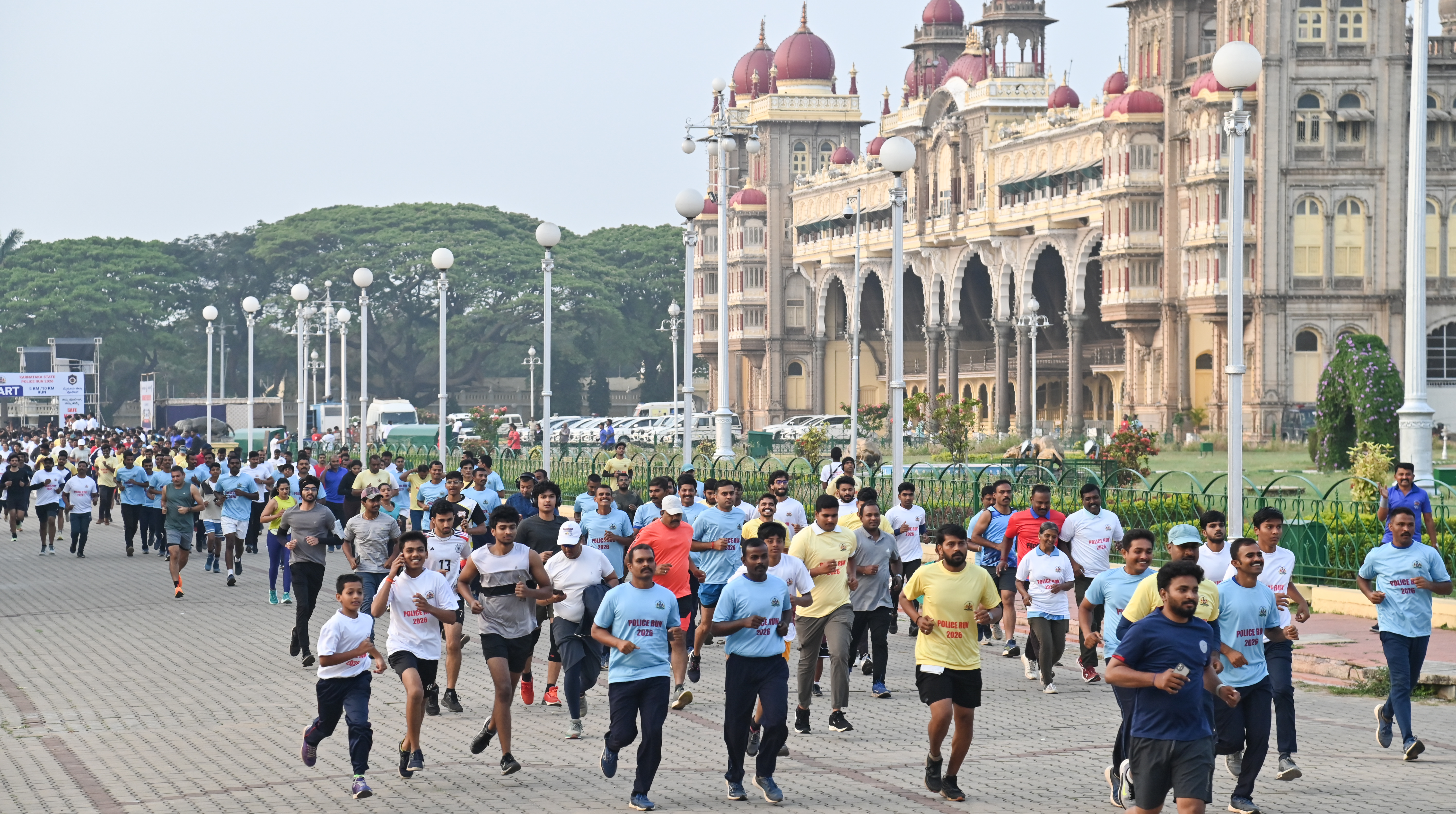 ಮೈಸೂರು ಜಿಲ್ಲಾ ಮತ್ತು ನಗರ ಪೊಲೀಸ್‌ ವತಿಯಿಂದ ಭಾನುವಾರ ಆಯೋಜಿಸಿದ್ದ ‘ಕರ್ನಾಟಕ ರಾಜ್ಯ ಪೊಲೀಸ್ ರನ್’ ಸ್ಪರ್ಧೆಯಲ್ಲಿ ನೂರಾರು ಸ್ಪರ್ಧಾಳುಗಳು ಭಾಗವಹಿಸಿದ್ದರು ಪ್ರಜಾವಾಣಿ ಚಿತ್ರ: ಅನೂಪ್ ರಾಘ.ಟಿ.