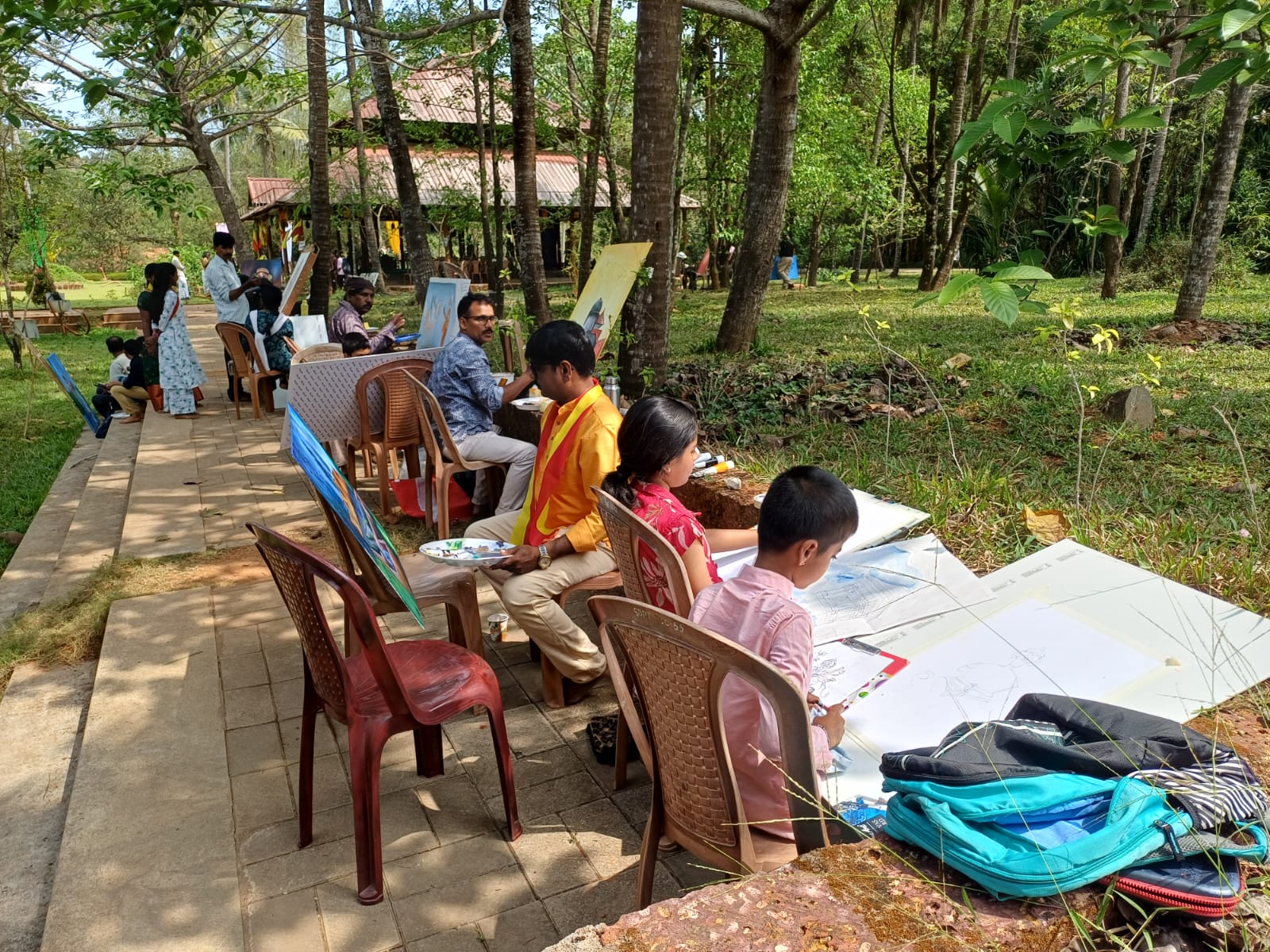 ಕಟೀಲಿನ ನಂದಿನಿ ನದಿಯ ಕುದ್ರುವಿನಲ್ಲಿ ನಡೆದ ಮೂಲ್ಕಿ ತಾಲ್ಲೂಕಿನ ಮೂರನೇ ಕನ್ನಡ ಸಾಹಿತ್ಯ ಸಮ್ಮೇಳನದಲ್ಲಿ ಕಲಾವಿದರು ಪ್ರತಿಭೆ ಅನಾವರಣಗೊಳಿಸಿದರು