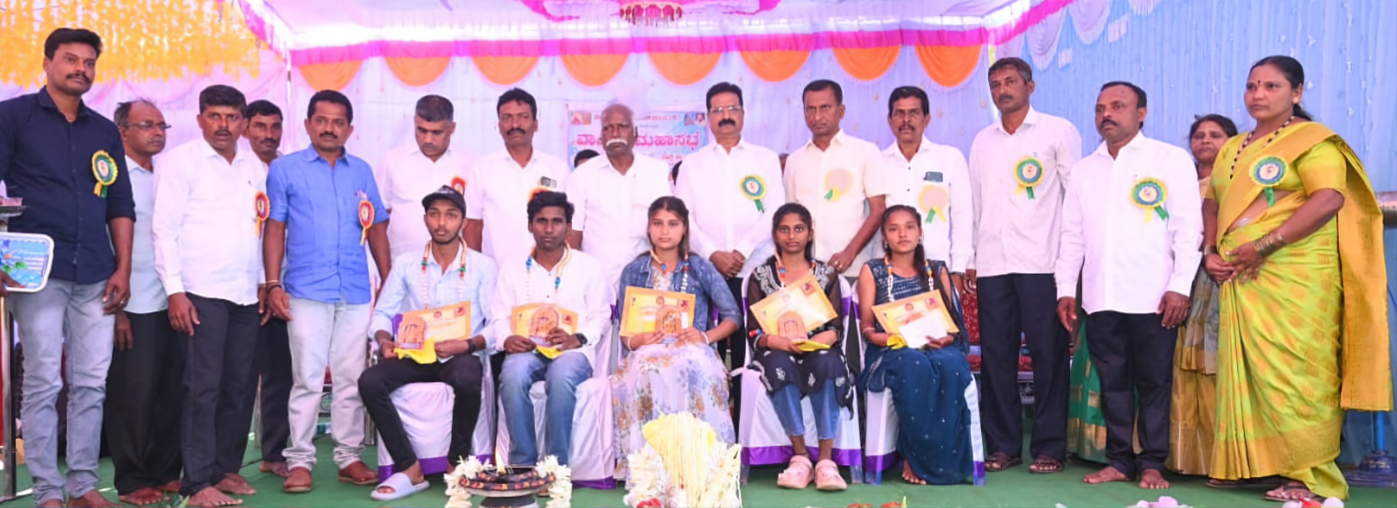 ಹೊಸನಗರ ತಾಲೂಕು ಮಟ್ಟದ ಕುಂಬಾರ ಸಮುದಾಯದ ವಾರ್ಷಿಕೋತ್ಸವ ಕಾರ್ಯಕ್ರಮದಲ್ಲಿ ಹಿರಿಯ ನಾಗರಿಕರನ್ನು ಸನ್ಮಾನಿಸಲಾಯಿತು .