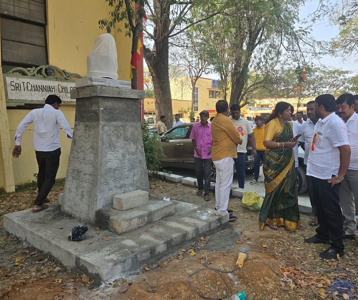 ಕೋಲಾರ: ರಂಗಮಂದಿರ ಆವರಣದಲ್ಲಿ ಟಿ.ಚನ್ನಯ್ಯ ಪುತ್ಥಳಿ‌ ನಿರ್ಮಾಣ