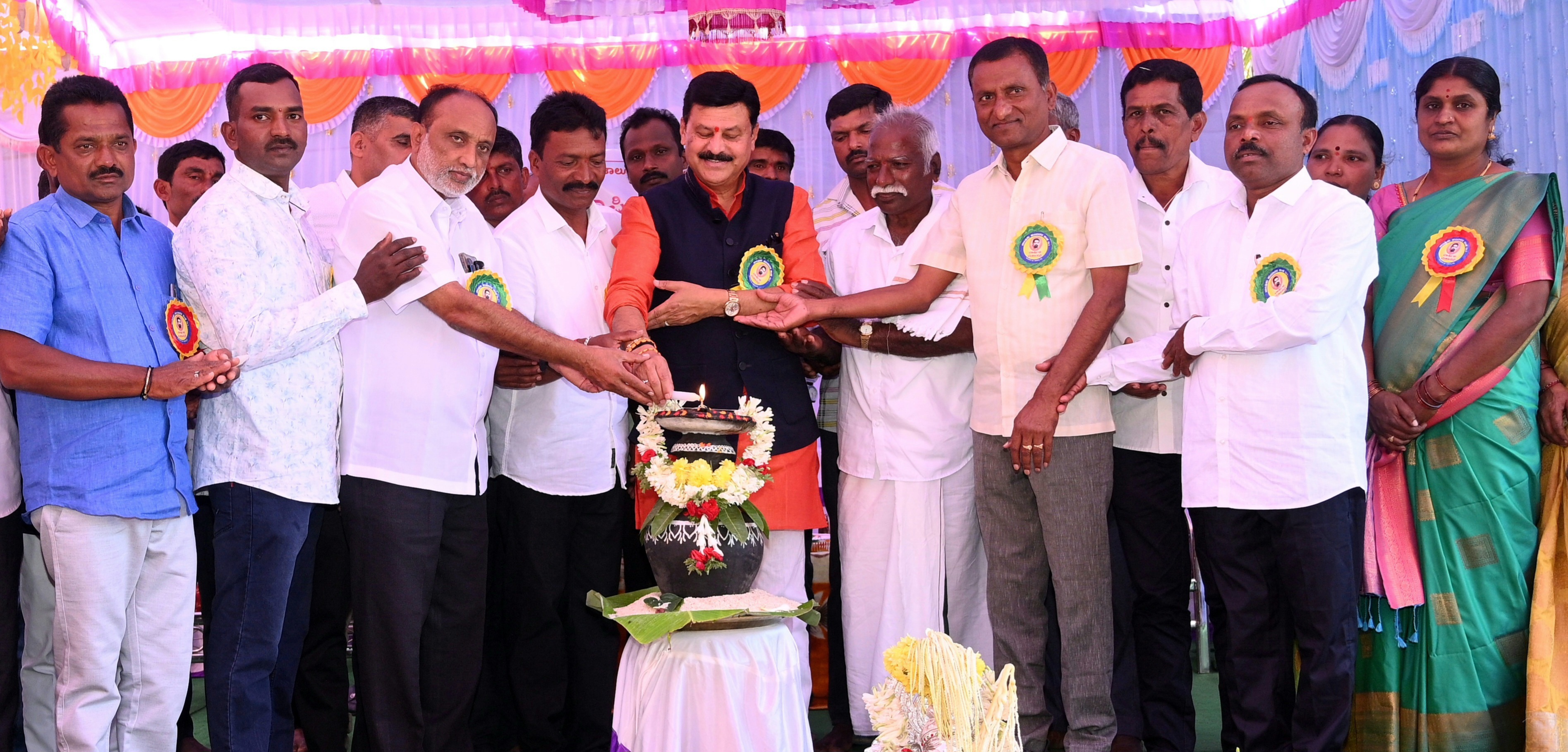 ಸಾಗರ ತಾಲೂಕು ಮಟ್ಟದ ಕುಂಬಾರ ಸಮುದಾಯದ ವಾರ್ಷಿಕೋತ್ಸವ ಕಾರ್ಯಕ್ರಮವನ್ನು ಸಾಗರ ವಿಧಾನಸಭಾ ಕ್ಷೇತ್ರದ ಶಾಸಕ ಗೋಪಾಲಕೃಷ್ಣ ಬೇಳೂರು ಉದ್ಘಾಟಿಸಿದರು .