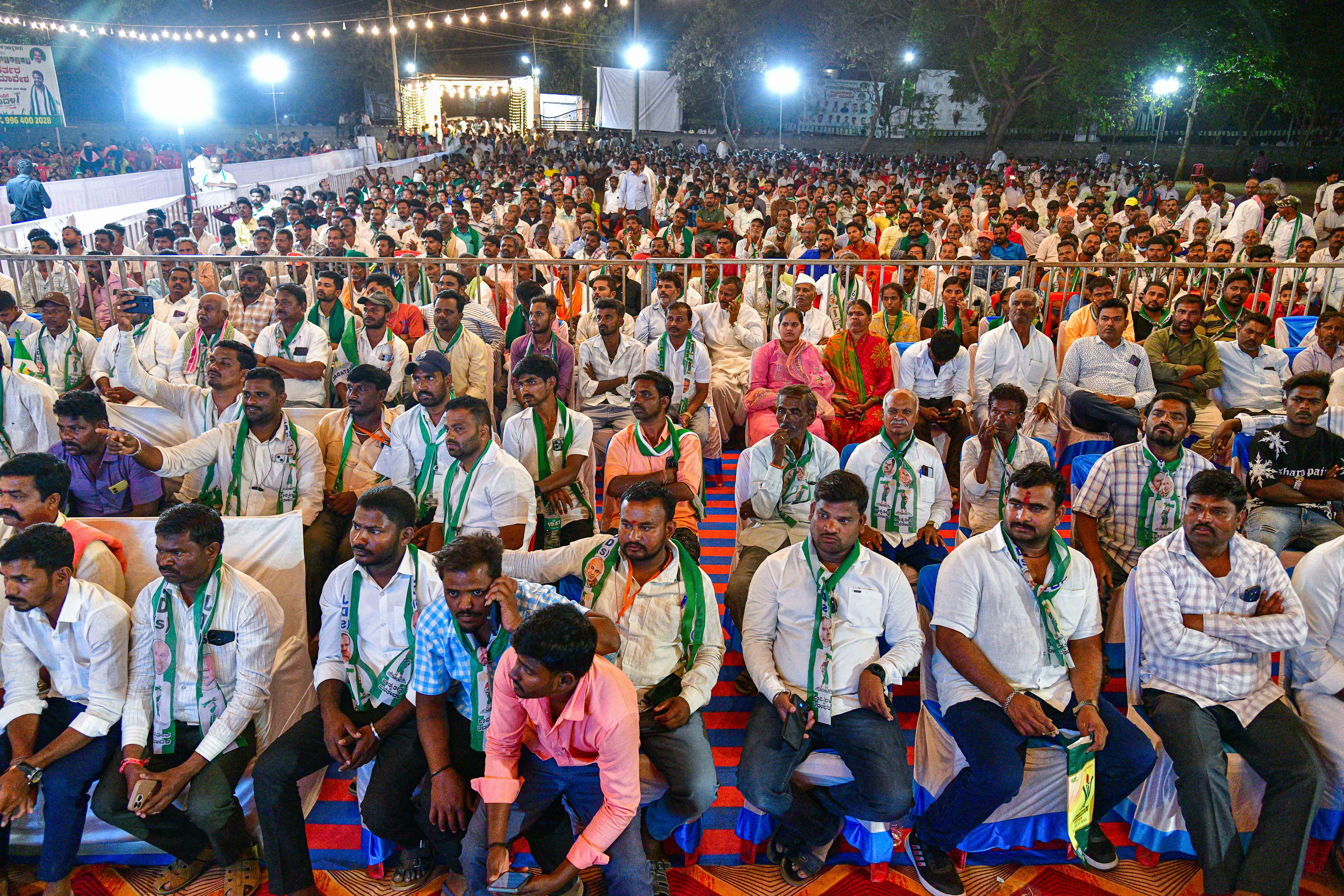 ಕಾರ್ಯಕ್ರಮದಲ್ಲಿ ಪಾಲ್ಗೊಂಡಿದ್ದ ಜನ