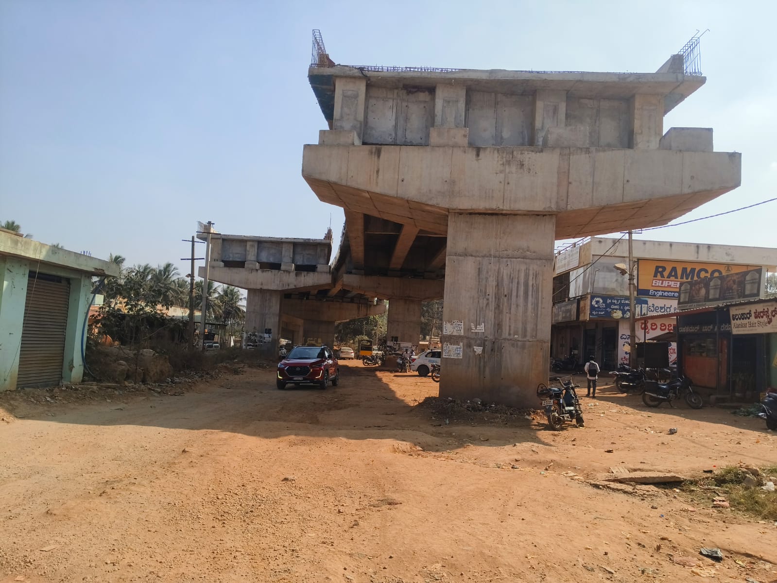 ಅರ್ಧಕ್ಕೆ ನಿಂತಿರುವ ಕಾಮಗಾರಿ