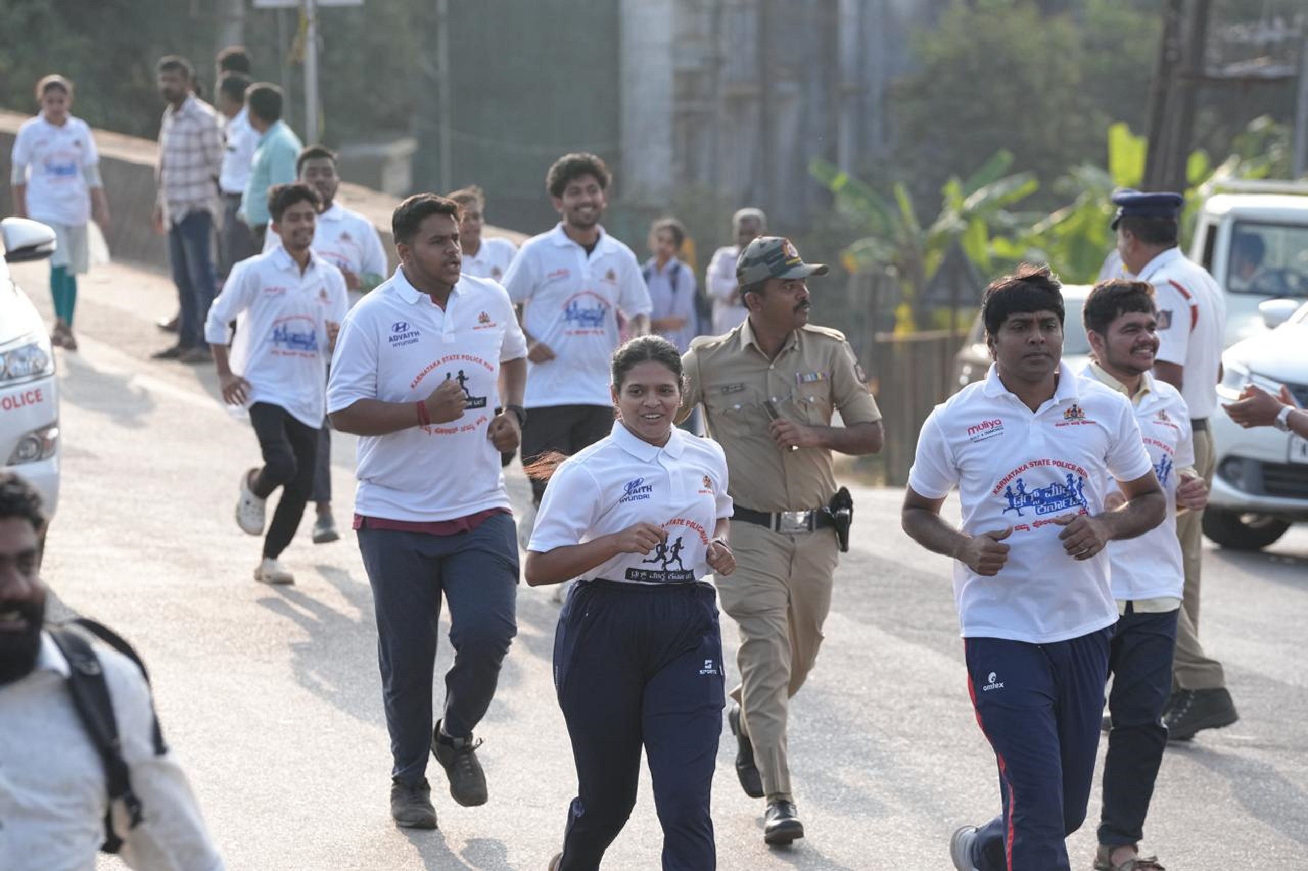 ಸೈಬರ್ ಅಪರಾಧಗಳು ಹಾಗೂ ಮಾದಕ ವಸ್ತುಗಳ ವಿರುದ್ಧ ಜಾಗೃತಿ ಮೂಡಿಸಲು ಕೊಡಗು ಪೊಲೀಸ್ ವತಿಯಿಂದ ಭಾನುವಾರ ನಡೆದ ರಸ್ತೆ ಓಟದಲ್ಲಿ ಜಿಲ್ಲಾ ಪೊಲೀಸ್ ವರಿಷ್ಠಾಧಿಕಾರಿ ಆರ್.ಎನ್.ಬಿಂದುಮಣಿ ಭಾಗಿಯಾದರು