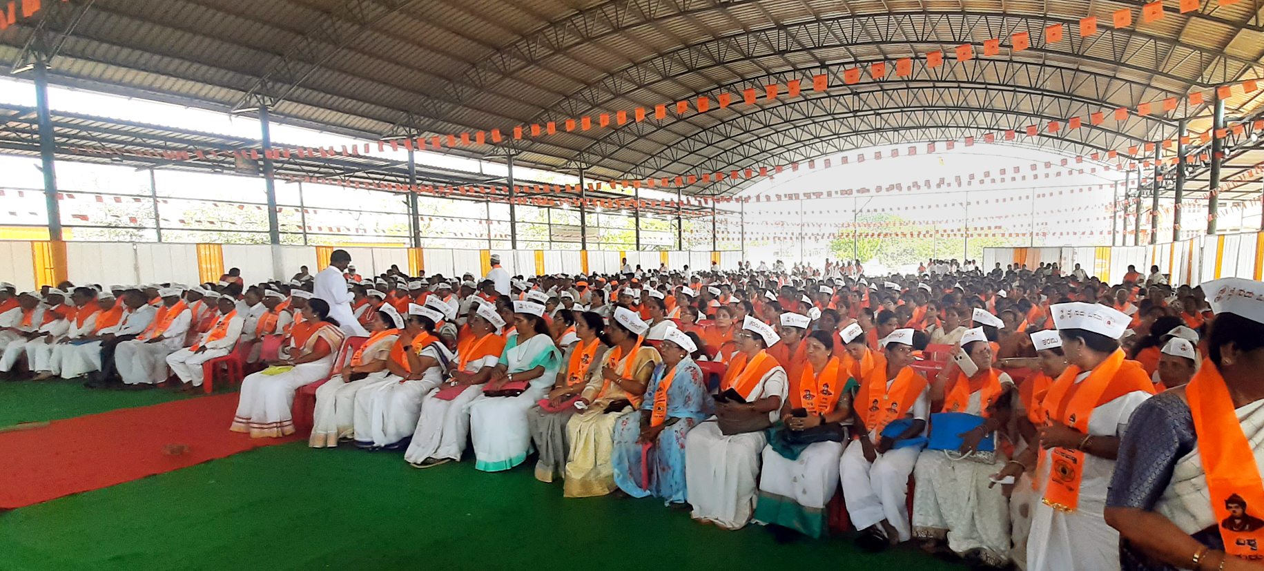 ಬಸವಕಲ್ಯಾಣದಲ್ಲಿ ಭಾನುವಾರ ನಡೆದ ಹರಳಯ್ಯ ಜ್ಯೋತಿ ಪಾದಯಾತ್ರೆಯ ಸಮಾರೋಪದಲ್ಲಿ ಪಾಲ್ಗೊಂಡಿದ್ದ ಜನರು