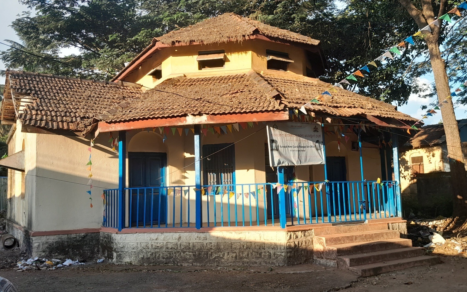 ಖಾನಾಪುರ ಪಟ್ಟಣದ ಹಳೆಯ ನ್ಯಾಯಾಲಯ ಕಟ್ಟಡ