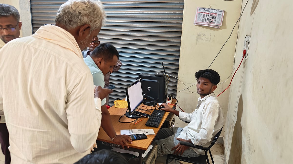 ಹಾವೇರಿ | ಇ–ಕೆವೈಸಿ: ಸರ್ವರ್ ಸಿಗದೇ ಪರದಾಟ