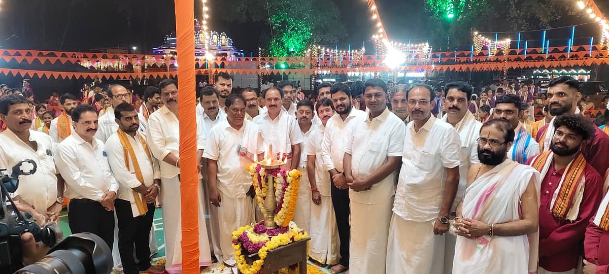 ಸೂರ್ಯನಾರಾಯಣ ದೇಗುಲದ ಬ್ರಹ್ಮಕಲಶೋತ್ಸವ: ಹಸಿರು ಹೊರೆಕಾಣಿಕೆ ಮೆರವಣಿಗೆ ಸಂಭ್ರಮ