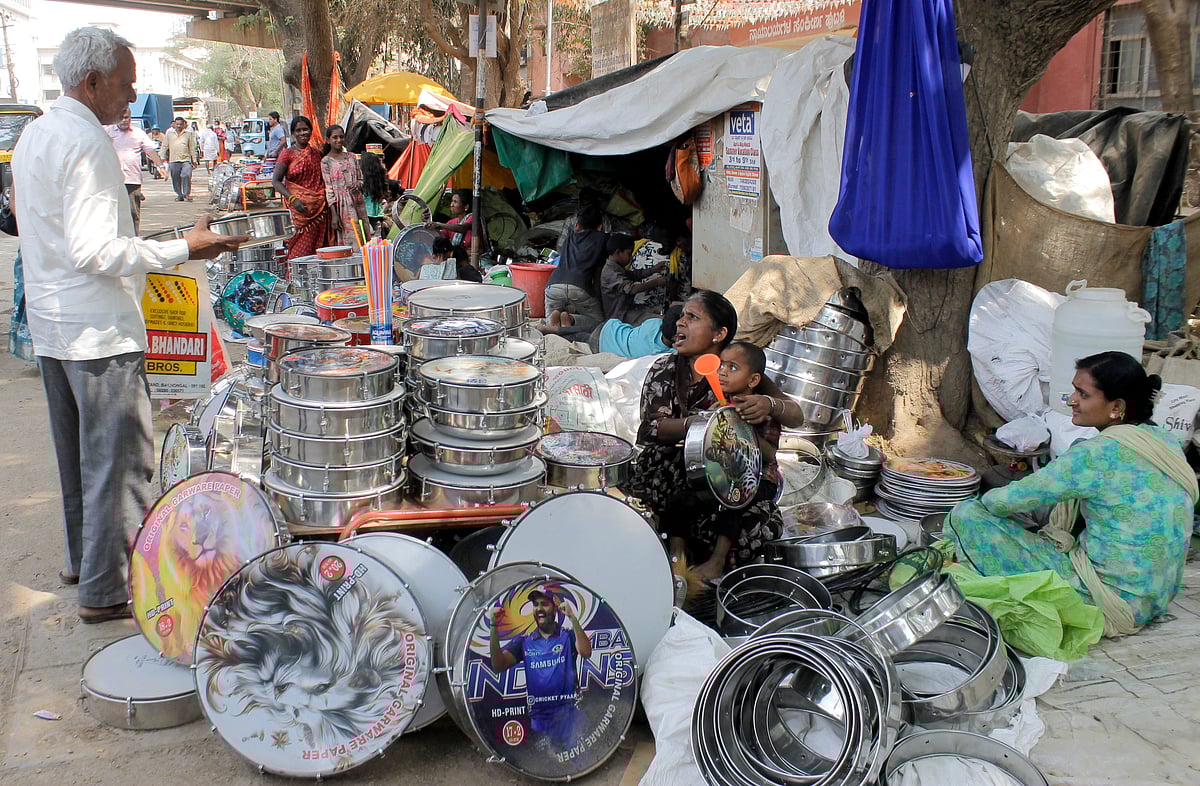 ಹುಬ್ಬಳ್ಳಿ | ಚರ್ಮ ವಾದ್ಯ ಮರೆಸಿದ ಫೈಬರ್ ಹಲಗೆ: ಸಂಕಷ್ಟದಲ್ಲಿ ಚರ್ಮಕಾರರ ಬದುಕು