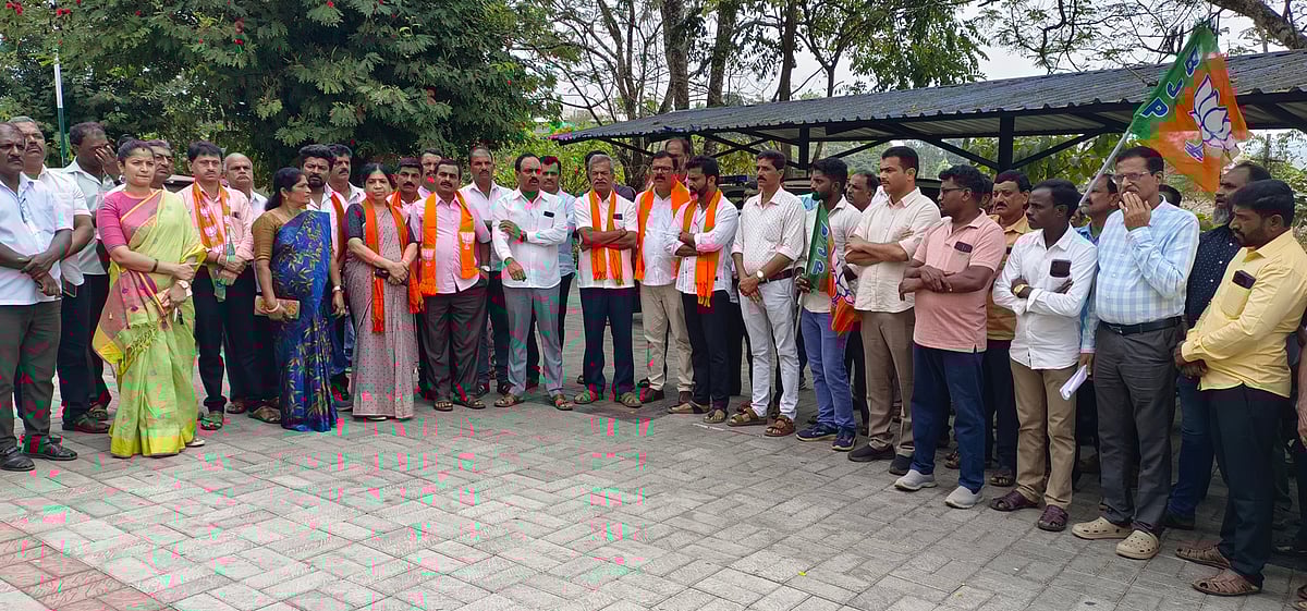 ವೈದ್ಯರು,ಸಿಬ್ಬಂದಿ ನೇಮಕಕ್ಕೆ ಆಗ್ರಹ: ಶೃಂಗೇರಿ ಆಸ್ಪತ್ರೆ ಮುಂಭಾಗ BJP ಪ್ರತಿಭಟನೆ