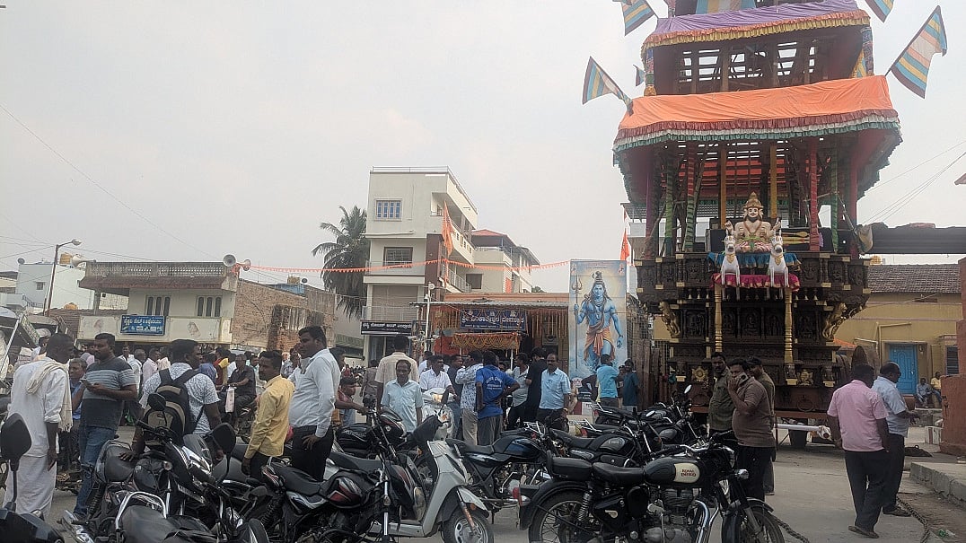 ಲಕ್ಷ್ಮಿನರಸಿಂಹಸ್ವಾಮಿ ರಥೋತ್ಸವ: JDS–ಕಾಂಗ್ರೆಸ್‌ಗೆ ಪ್ರತಿಷ್ಠೆಯಾದ ರಥದ ಬಟ್ಟೆ