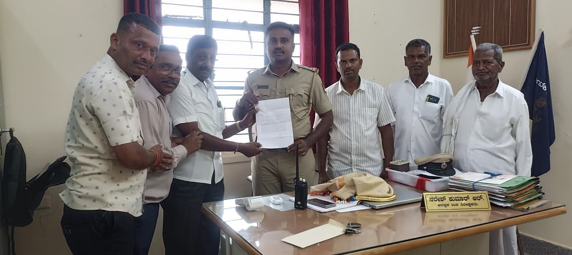 ಗುಂಡ್ಲುಪೇಟೆ: ಬಸ್ ನಿಲ್ದಾಣದಲ್ಲಿ ಪುಂಡರ ಹಾವಳಿ ತಡೆಗೆ ಮನವಿ