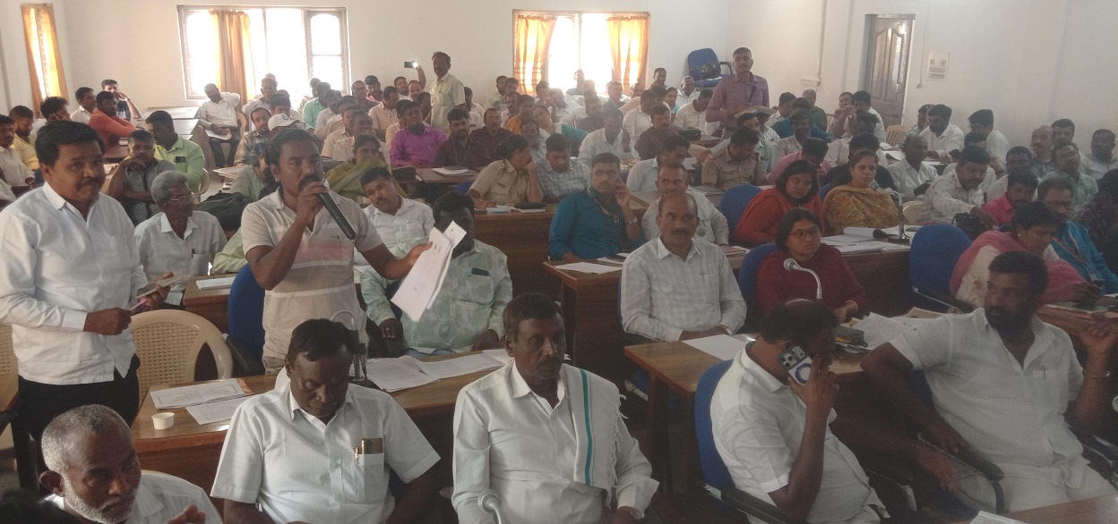 ಅರಕಲಗೂಡು ತಾಪಂ ಸಭಾಂಗಣದಲ್ಲಿ ಸೋಮವಾರ ನಡೆದ ಎಸ್ಸಿ ಎಸ್ಟಿ ಹಿತ ರಕ್ಷಣಾ ಸಮಿತಿ ಸಭೆಯಲ್ಲಿ ಪಾಲ್ಗೊಂಡಿದ್ದ ಸಮುದಾಯದ ಮುಖಂಡರು 