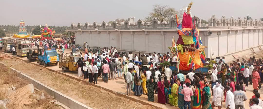 ಕಿಕ್ಕೇರಿ ಸಮೀಪದ ನಗರೂರು ಮಾರ್ಗೋನಹಳ್ಳಿ ಗ್ರಾಮದಲ್ಲಿ ಮಂಗಳವಾರ ಮರಡಿಲಿಂಗೇಶ್ವರ ದೇವಾಲಯದಲ್ಲಿ ದೊಡ್ಡಯ್ಯ ಚಿಕ್ಕಯ್ಯ ದೇವರ ರಥೋತ್ಸವ ವಿಜೃಂಭಣೆಯಿಂದ ನೆರವೇರಿತು.