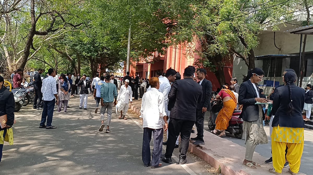 ಕಲಬುರಗಿ ಜಿಲ್ಲಾ‌ ನ್ಯಾಯಾಲಯಕ್ಕೆ ಬಾಂಬ್ ಬೆದರಿಕೆ: ಪೊಲೀಸರಿಂದ ತೀವ್ರ ತಪಾಸಣೆ