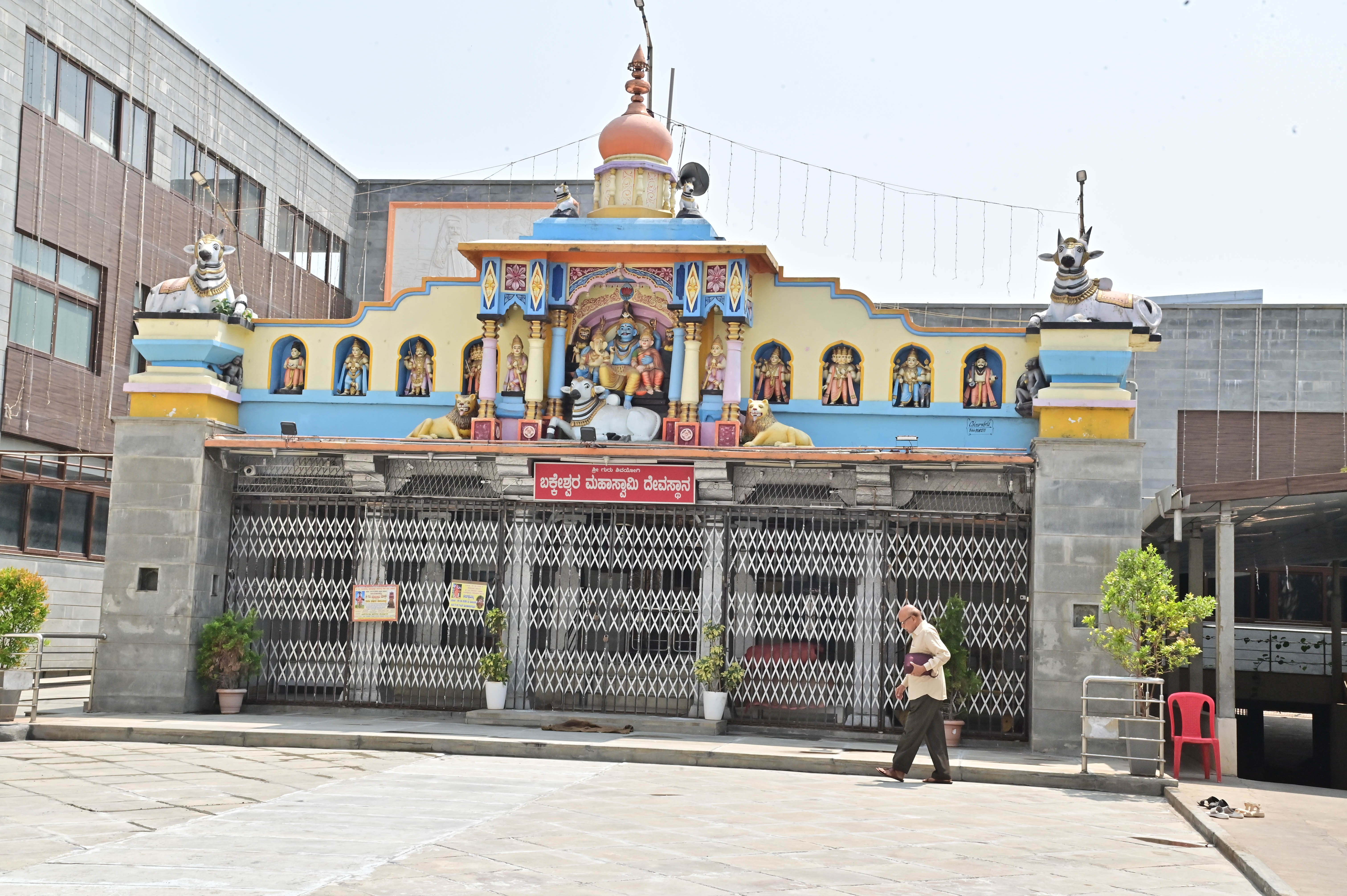 ದಾವಣಗೆರೆಯಲ್ಲಿ ಚಂದ್ರಗ್ರಹಣದ ಹಿನ್ನಲೆಯಲ್ಲಿ ಬಕ್ಕೇಶ್ವರ ದೇವಸ್ಥಾನದ ಬಾಗಿಲು ಮುಚ್ಚಲಾಗಿತ್ತು –ಪ್ರಜಾವಾಣಿ ಚಿತ್ರ/ ಸತೀಶ್ ಬಡಿಗೇರ