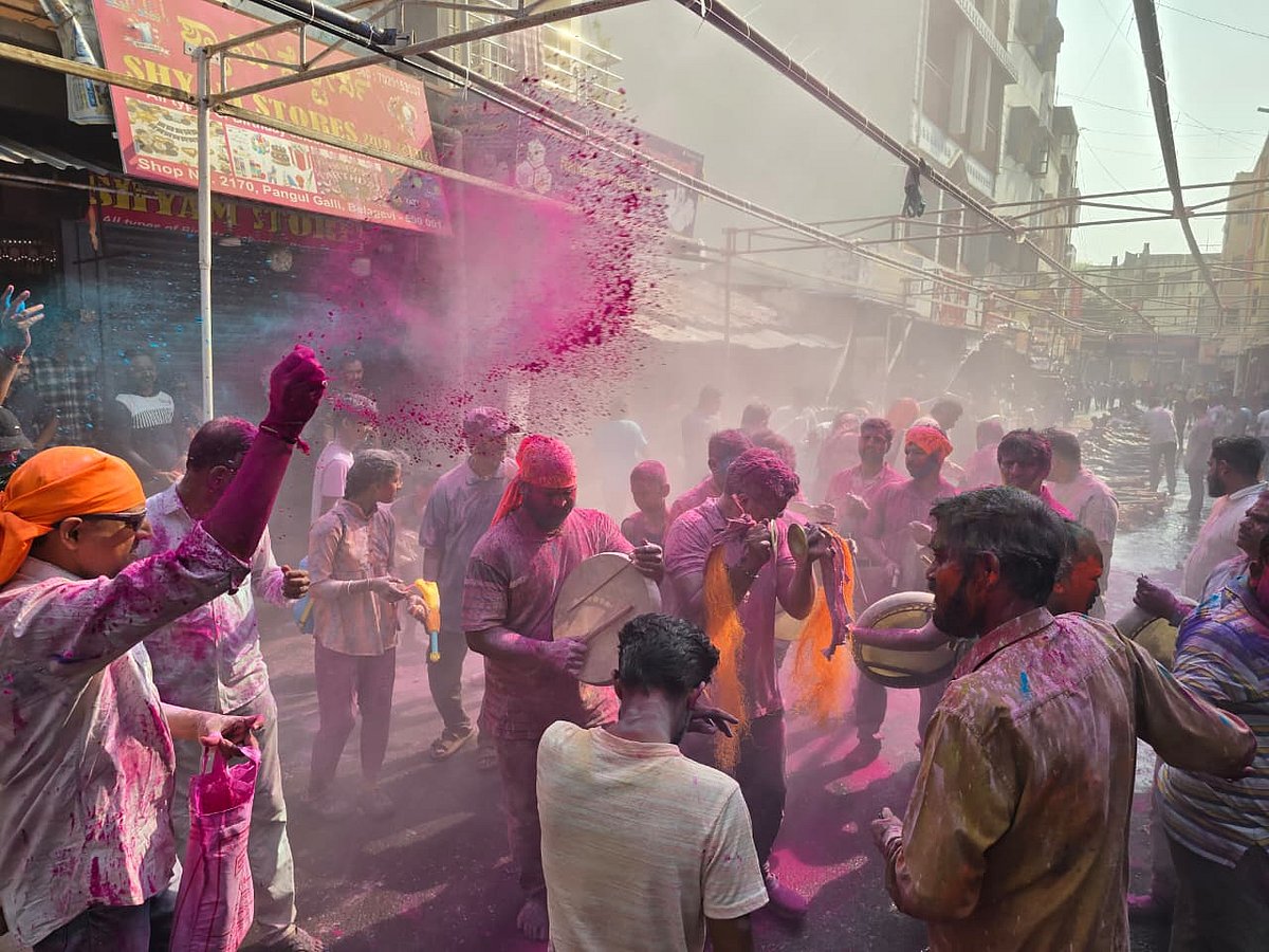 ಹೋಳಿಯ ಭಾವೈಕ್ಯದ ಬಣ್ಣಗಳಲ್ಲಿ ಮಿಂದೆದ್ದ ಬೆಳಗಾವಿ ಮಂದಿ