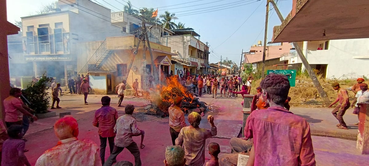ಏಕತೆ ಮೌಲ್ಯ ಪ್ರತಿಬಿಂಬಿಸುವ ಹೋಳಿಹಬ್ಬ: ಶಾಸಕ ಆರ್.‌ವಿ. ದೇಶಪಾಂಡೆ