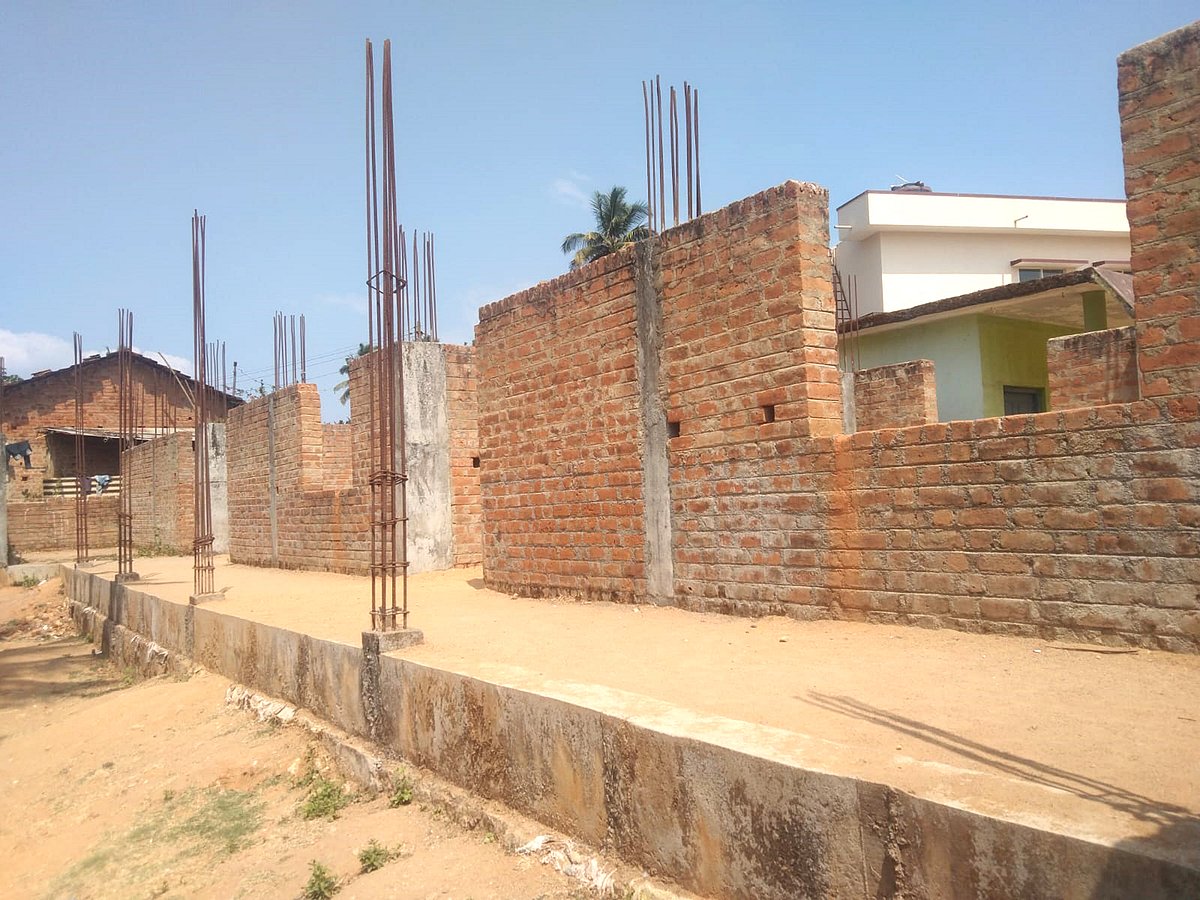 ನರಸಿಂಹರಾಜಪುರ: ಶಿಥಿಲ ಕಟ್ಟಡದಲ್ಲಿಯೇ ಪಾಠ ಕೇಳುತ್ತಿರುವ ವಿದ್ಯಾರ್ಥಿಗಳು