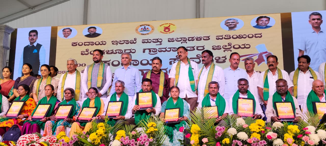 ಫಲಾನುಭವಿಗಳಿಗೆ ಪೋಡಿ ಮತ್ತು ಪೌತಿ ಖಾತೆ ಹಕ್ಕು ಪತ್ರ ವಿತರಣೆ ಮಾಡಲಾಯಿತು