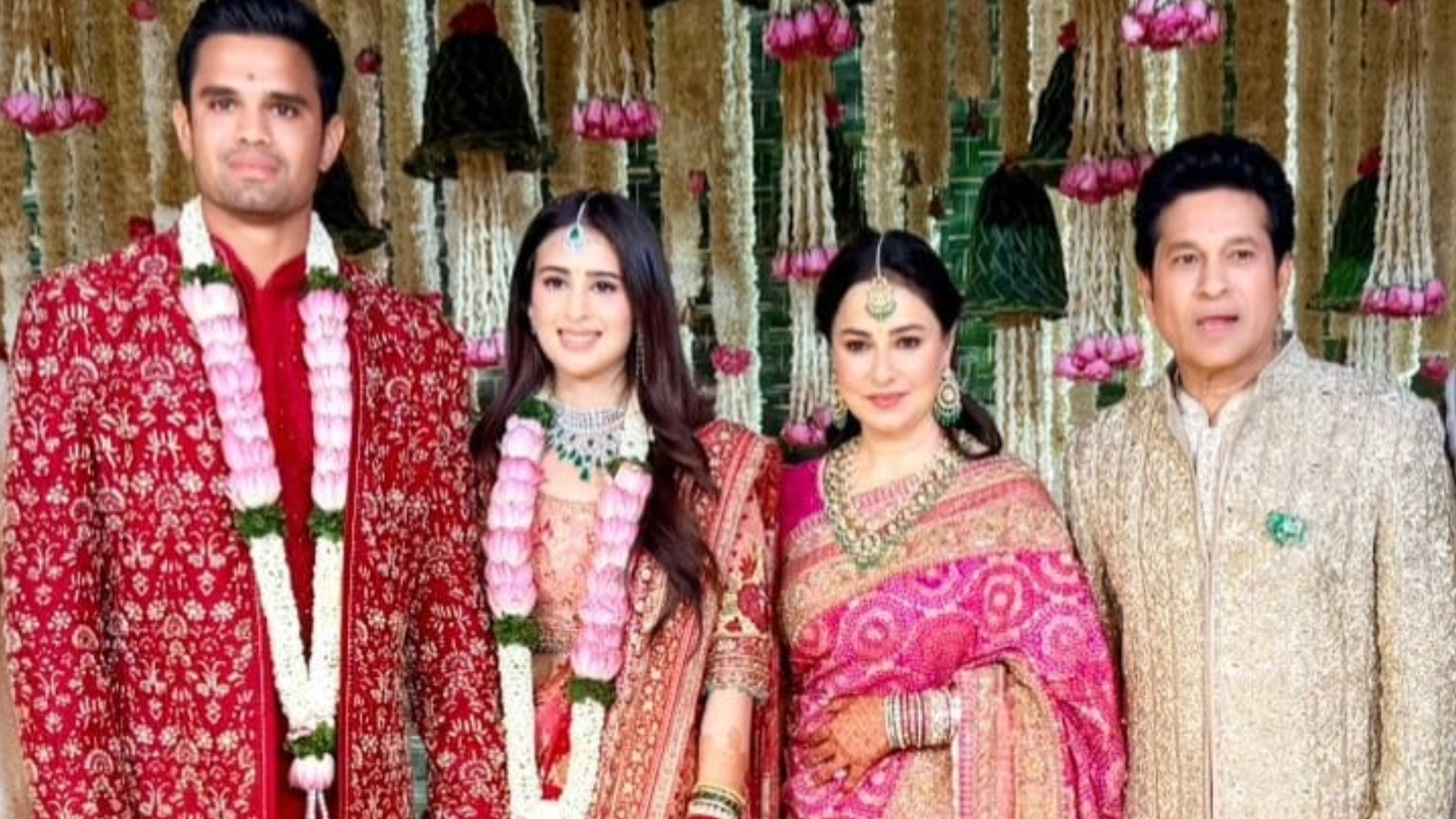 ಕುಟುಂಬಸ್ಥರ ಜೊತೆಗೆ ಸಾನಿಯಾ ಹಾಗೂ ಅರ್ಜುನ್ ತೆಂಡೂಲ್ಕರ್