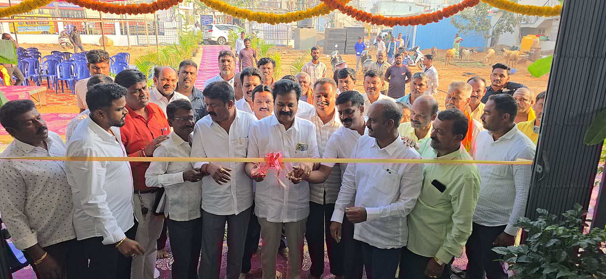 ಗ್ರಾಮಸ್ಥರು ನಿರ್ಮಿಸಿದ ಶಾಲಾ ಕೊಠಡಿ ಉದ್ಘಾಟನೆ 