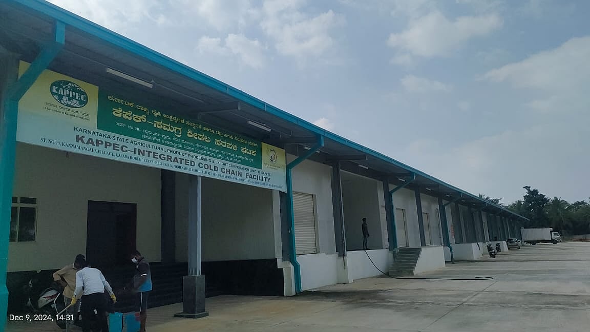 ದೇವನಹಳ್ಳಿ: ಪೂಜನಹಳ್ಳಿ ಪ್ಯಾಕ್‌ ಹೌಸ್‌ ಕೊಠಡಿಗೆ ಬೀಗಮುದ್ರೆ