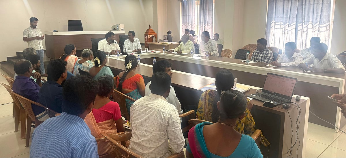 ಬೈಂದೂರು: ಅಕ್ರಮ–ಸಕ್ರಮ ಕಡತ ವಿಲೇವಾರಿ ಸಭೆಯಲ್ಲಿ ಅಧಿಕಾರಿಗಳಿಗೆ ಶಾಸಕರ ತರಾಟೆ