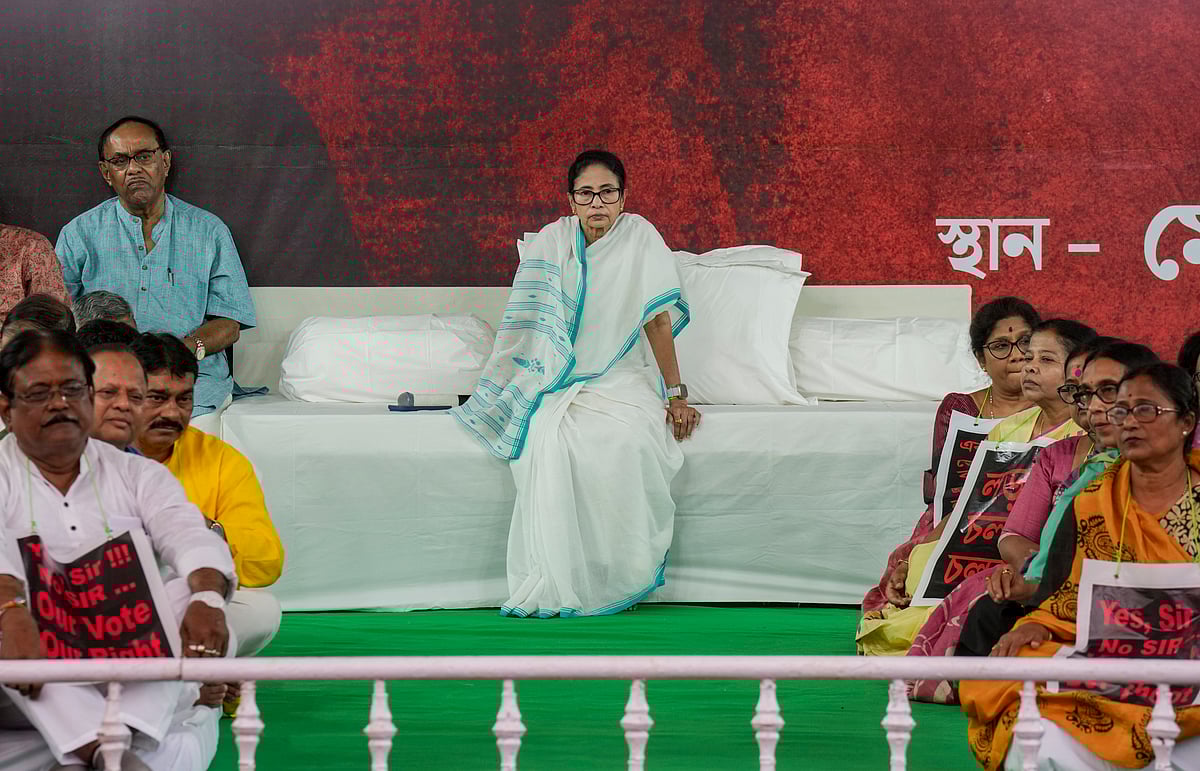 ಚುನಾವಣಾ ಆಯೋಗದ ವಿರುದ್ಧ ಧರಣಿ ಆರಂಭಿಸಿದ  ಮಮತಾ ಬ್ಯಾನರ್ಜಿ