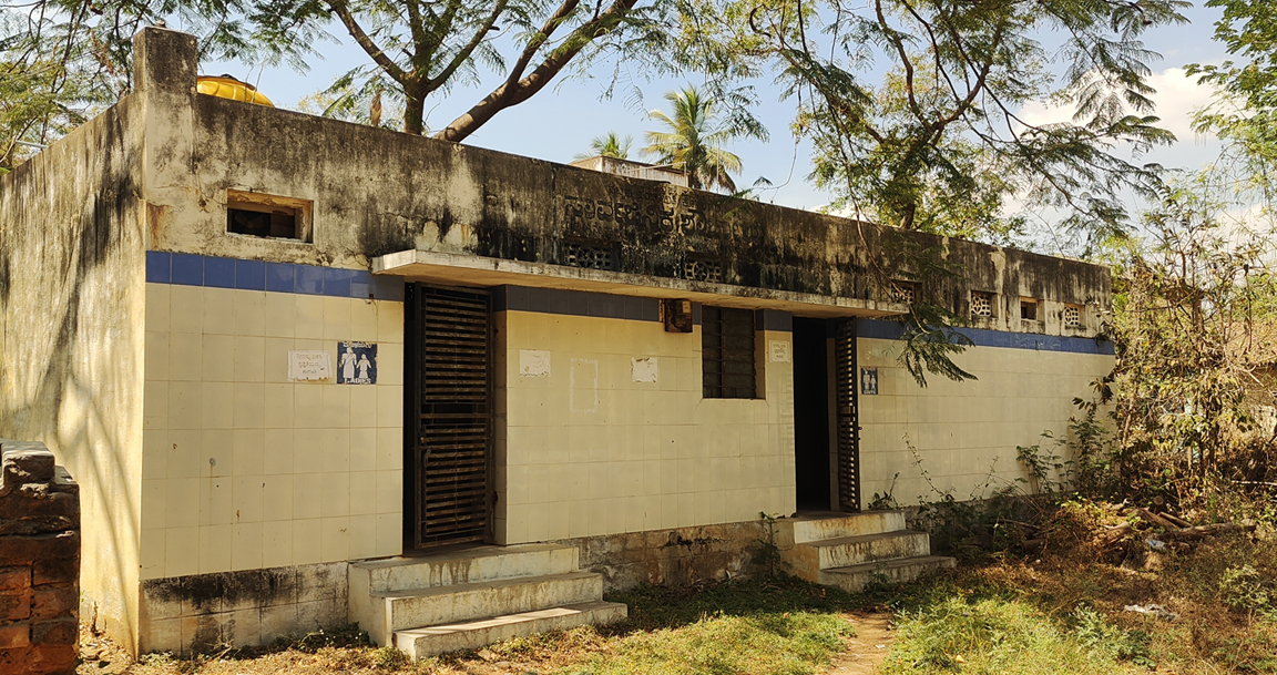 ತಾಲ್ಲೂಕು ಕಚೇರಿ ಬಳಿ ಶೌಚಾಲಯ ಬಳಸದೆ ಹಾಳಾಗಿದೆ