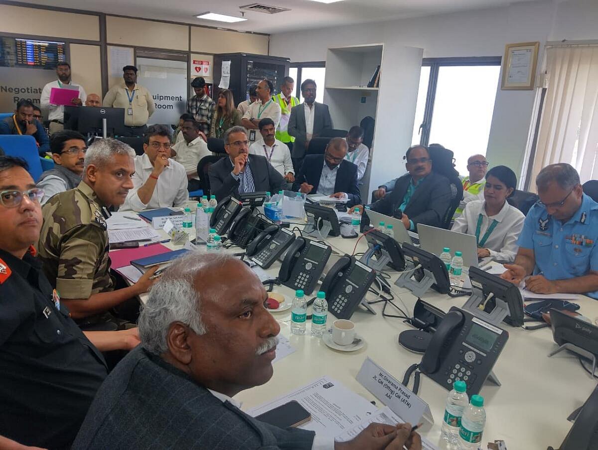 ಮಂಗಳೂರು ವಿಮಾನ ಹೈಜಾಕ್!: ದೇವನಹಳ್ಳಿ ವಿಮಾನ ನಿಲ್ದಾಣದಲ್ಲಿ ‘ಹೈಡ್ರಾಮಾ’ 