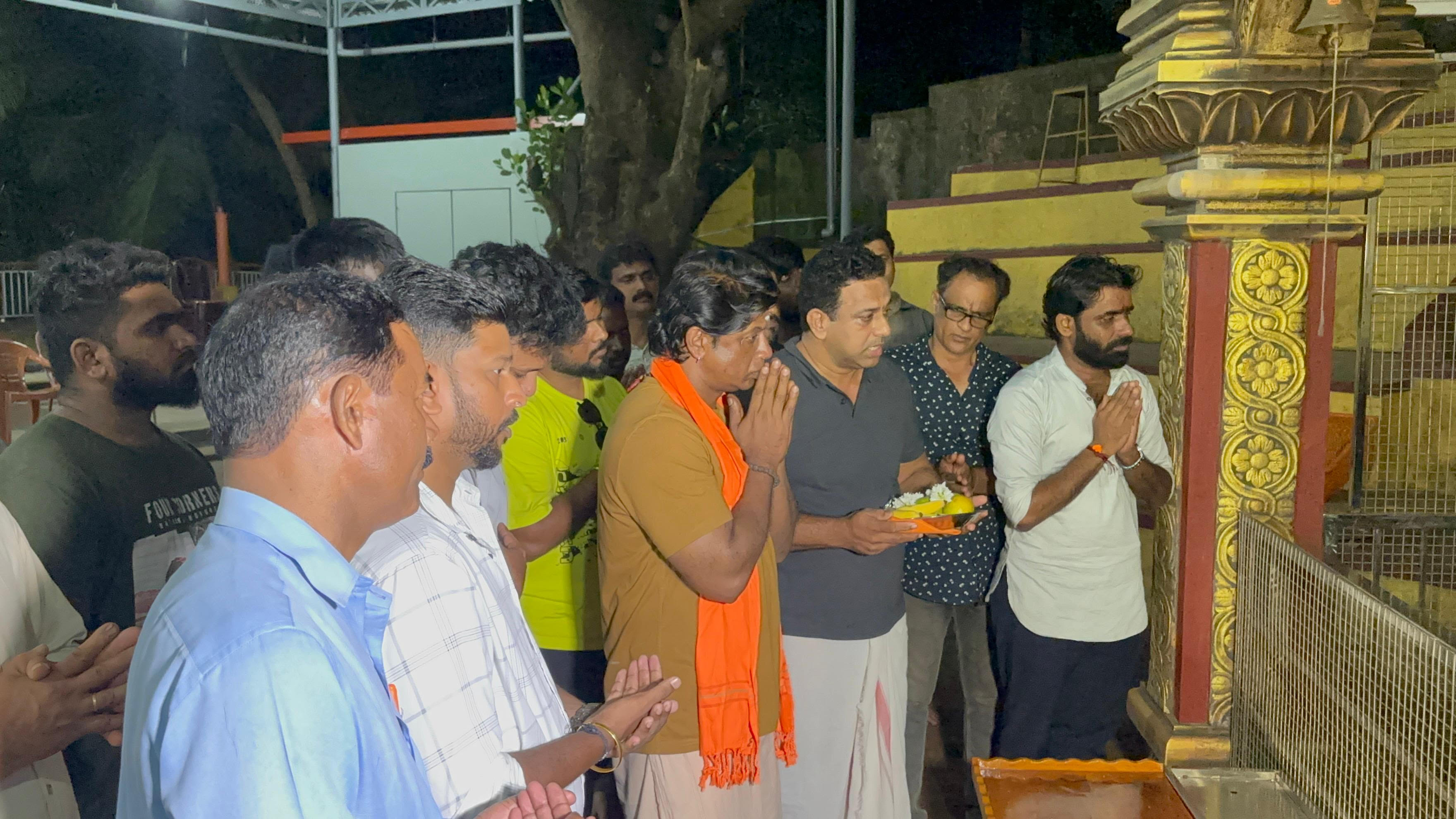 ಕಲ್ಲಾಪು ಬುರ್ದುಗೋಳಿ ಗುಳಿಗ ಕೊರಗಜ್ಜ ಉದ್ಭವ ಶಿಲೆಯ ಆದಿಸ್ಥಳಕ್ಕೆ ನಟ ದುನಿಯಾ ವಿಜಯ್ ಭೇಟಿ ನೀಡಿದರು