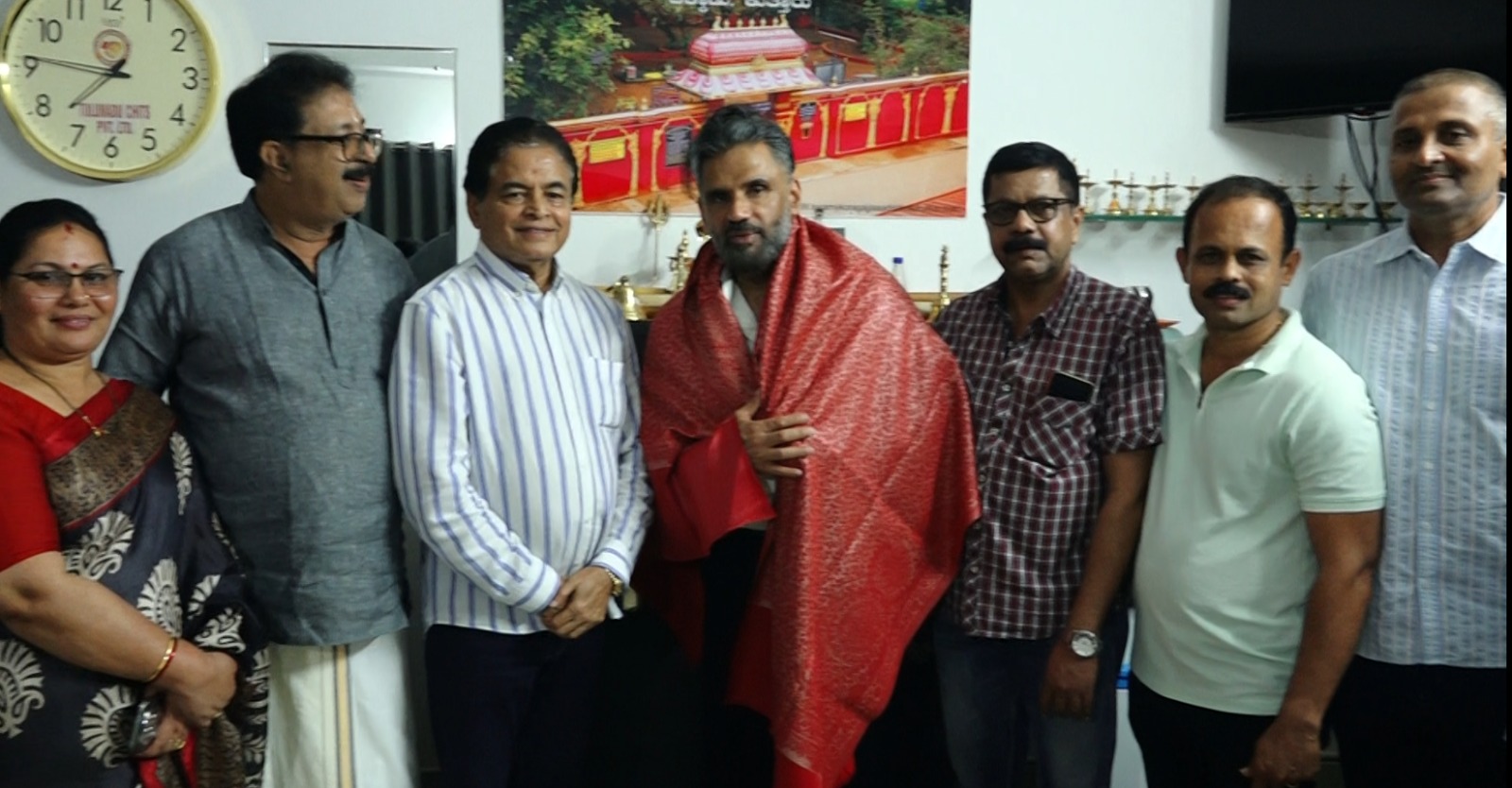 ಕೊರಗಜ್ಜನ ಆದಿಸ್ಥಳ ಕುತ್ತಾರು ಕ್ಷೇತ್ರಕ್ಕೆ ಬಾಲಿವುಡ್ ನಟ ಸುನೀಲ್ ಶೆಟ್ಟಿ ಭೇಟಿ ನೀಡಿದ್ದರು