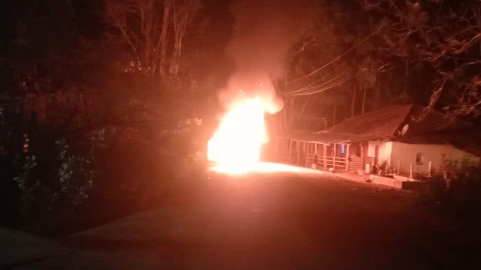 ಆಕಸ್ಮಿಕ ಬೆಂಕಿ: ಶಿವಮೊಗ್ಗದಲ್ಲಿ ಸಂಪೂರ್ಣ ಸುಟ್ಟುಹೋದ ಒಮ್ನಿ ವಾಹನ