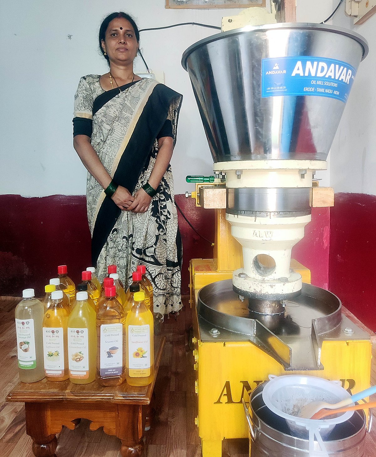 ಗಾಣದ ಉದ್ಯಮ ಕನಸು ನನಸು: ಸ್ವಾವಲಂಬನೆಯತ್ತ ಮೇಕಾ ರಜಿನಿ