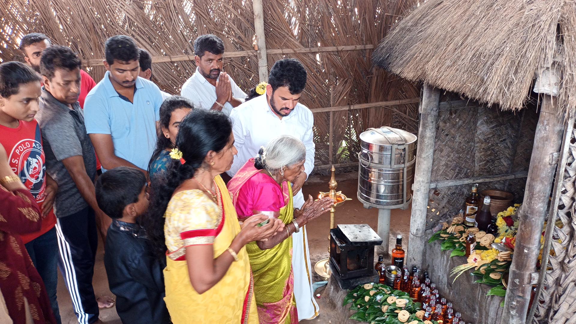 ಕುತ್ತಾರು ಕೊರಗಜ್ಜ-ಎಳ್ವೆರ್ ಸಿರಿಕುಲು ಆದಿಸ್ಥಳಗಳಿಗೆ ಭೇಟಿ ನೀಡಿದ್ದ ಪದ್ಮಶ್ರೀ ಪುರಸ್ಕೃತ  ಸಾಲುಮರದ ತಿಮ್ಮಕ್ಕ