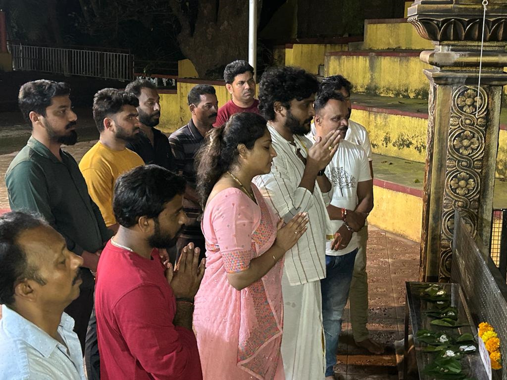 ಕೊರಗಜ್ಜ ಸನ್ನಿಧಾನದಲ್ಲಿ ಹರಿಪ್ರಿಯಾ– ವಸಿಷ್ಠ ಸಿಂಹ ಪ್ರಾರ್ಥನೆ ಸಲ್ಲಿಸಿದರು