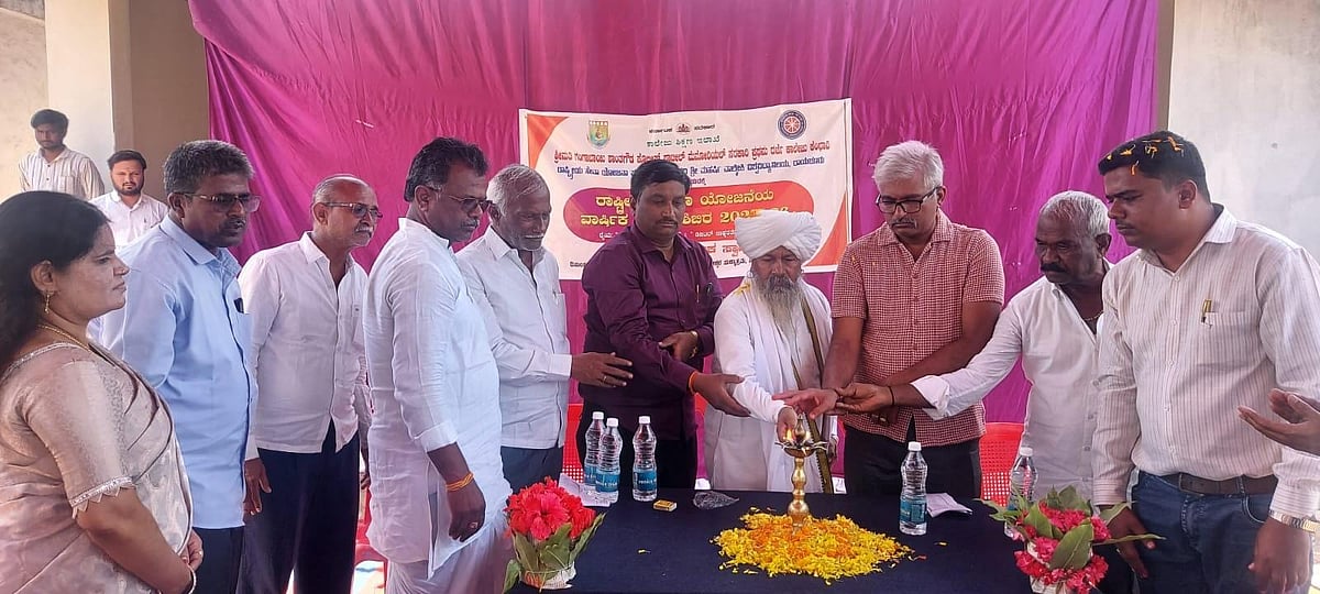 ಸೇವಾ ಮನೋಭಾವ ಬೆಳೆಸಿಕೊಳ್ಳಿ: ಯುವ ಮುಖಂಡ ಆದಿತ್ಯಗೌಡ ಪೊಲೀಸ್ ಪಾಟೀಲ 