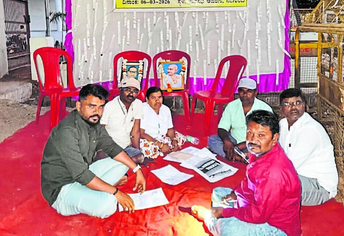 ನರಗುಂದ: ಮನೆ ನೀಡುವಂತೆ ಆಗ್ರಹ