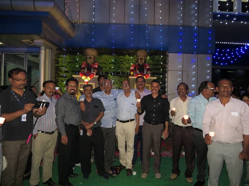 ಸ್ಟೇಟ್‌ ಬ್ಯಾಂಕ್‌ ಆಫ್ ಮೈಸೂರು ಭಾರತೀಯ ಸ್ಟೇಟ್‌ ಬ್ಯಾಂಕ್‌ನಲ್ಲಿ  ವಿಲೀನವಾಗುವ ಹಿಂದಿನ ದಿನ (31–03–2017) ಬೆಂಗಳೂರಿನ ಸ್ಟೇಟ್‌ ಬ್ಯಾಂಕ್‌ ಆಫ್‌ ಮೈಸೂರು ಕಚೇರಿ ಆವರಣದಲ್ಲಿ ನಾಲ್ವಡಿ ಕೃಷ್ಣರಾಜ ಒಡೆಯರ್‌ ಮತ್ತು ಸರ್‌.ಎಂ.ವಿಶ್ವೇಶ್ವರಯ್ಯನವರ ಪ್ರತಿಮೆ ಮುಂಭಾಗ ನಿಂತು ಅಧಿಕಾರಿಗಳು ಮತ್ತು ಸಿಬ್ಬಂದಿ ದೀಪ ಬೆಳಗಿದ್ದರು.