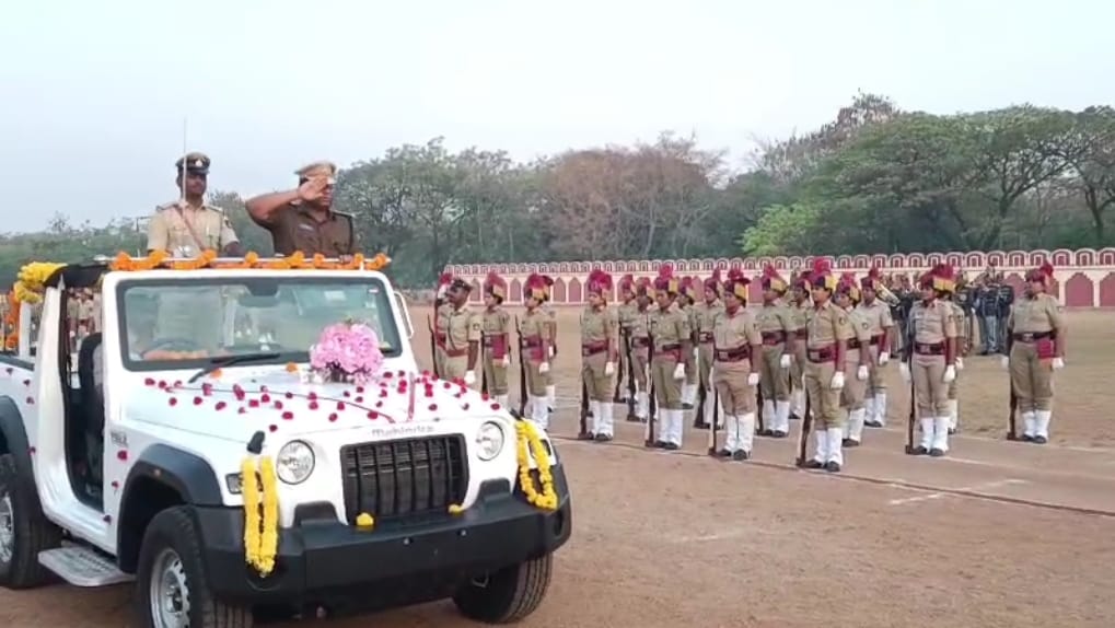 ರಾಯಚೂರಿನ ಪೊಲೀಸ್‌ ಮೈದಾನದಲ್ಲಿ ನಡೆದ ವಿಶೇಷ ಪೊಲೀಸ್‌ ಪರೇಡ್‌ ವೀಕ್ಷಿಸಿದ ಜಿಲ್ಲಾ ಪೊಲೀಸ್‌ ವರಿಷ್ಠಾಧಿಕಾರಿ ಅರುಣಾಂಗ್ಷು ಗಿರಿ