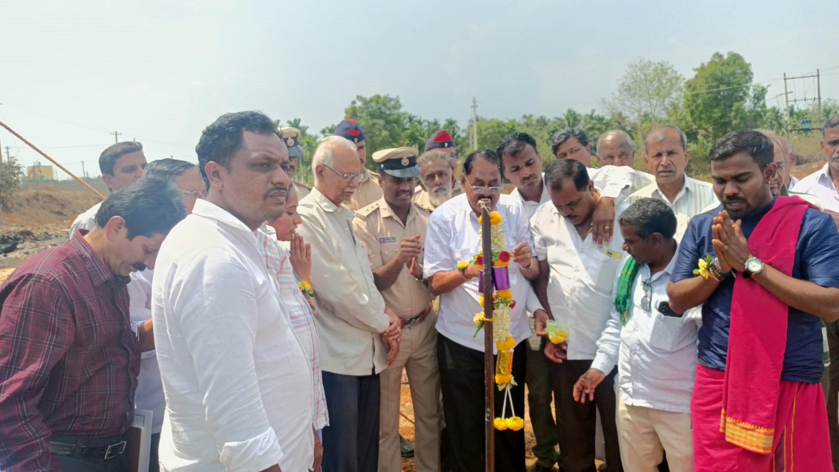 ನ್ಯಾಮತಿಯಲ್ಲಿ ನೂತನ ಅಗ್ನಿಶಾಮಕ ಠಾಣೆ ಕಟ್ಟಡ ನಿರ್ಮಾಣ ಕಾಮಗಾರಿಗೆ ಶಾಸಕ ಡಿ.ಜಿ.ಶಾಂತನಗೌಡ ಈಚೆಗೆ ಭೂಮಿ ಪೂಜೆ ನೆರವೇರಿಸಿರುವುದು