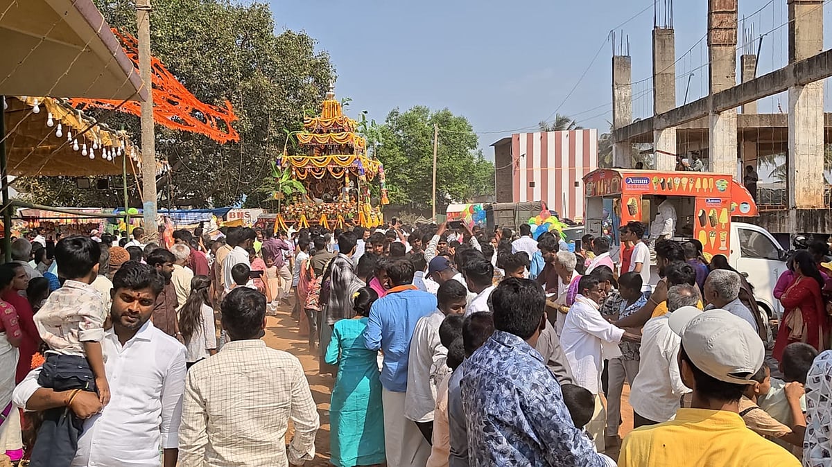 ಚಿಂತಾಮಣಿ: ಮಾಡಿಕೆರೆ ಲಕ್ಷ್ಮಿ ನರಸಿಂಹಸ್ವಾಮಿ ರಥೋತ್ಸವ ಸಡಗರ