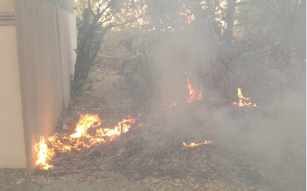 ಬೆಂಗಳೂರು: ತ್ಯಾಜ್ಯಕ್ಕೆ ಬೆಂಕಿ ಹಚ್ಚಿ ಮಾಲಿನ್ಯ; ಸ್ಥಳೀಯರ ಆಕ್ರೋಶ