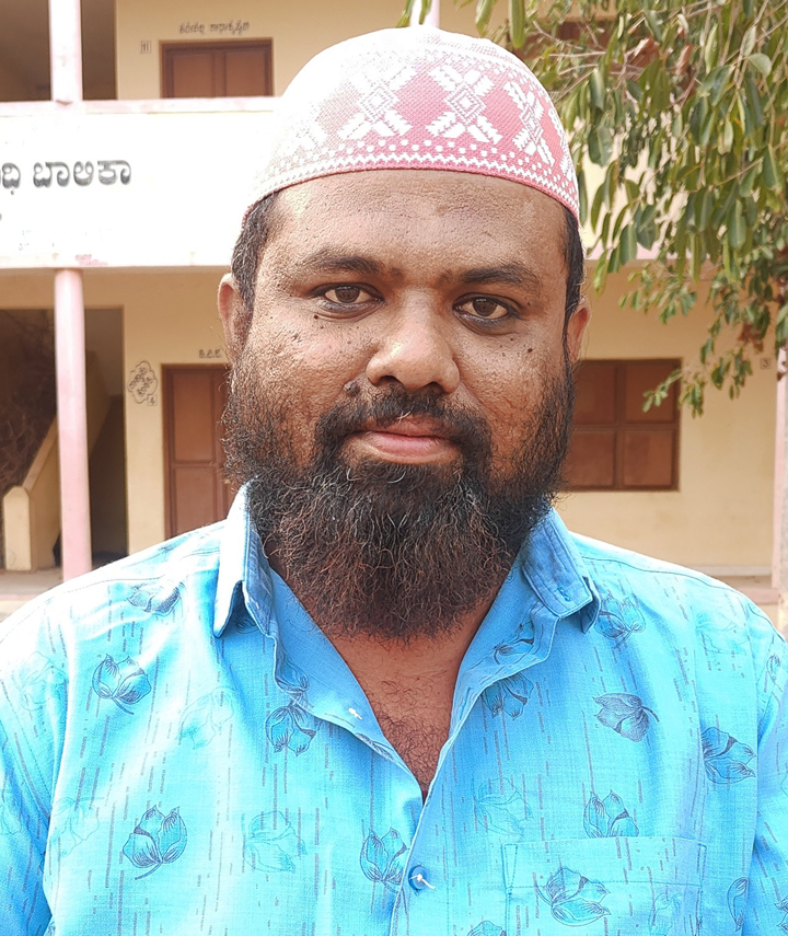 ಸೈಯದ್ ಅನ್ಸರ್ ಪಾಷ ಗ್ರಾಮಸ್ಥ.
