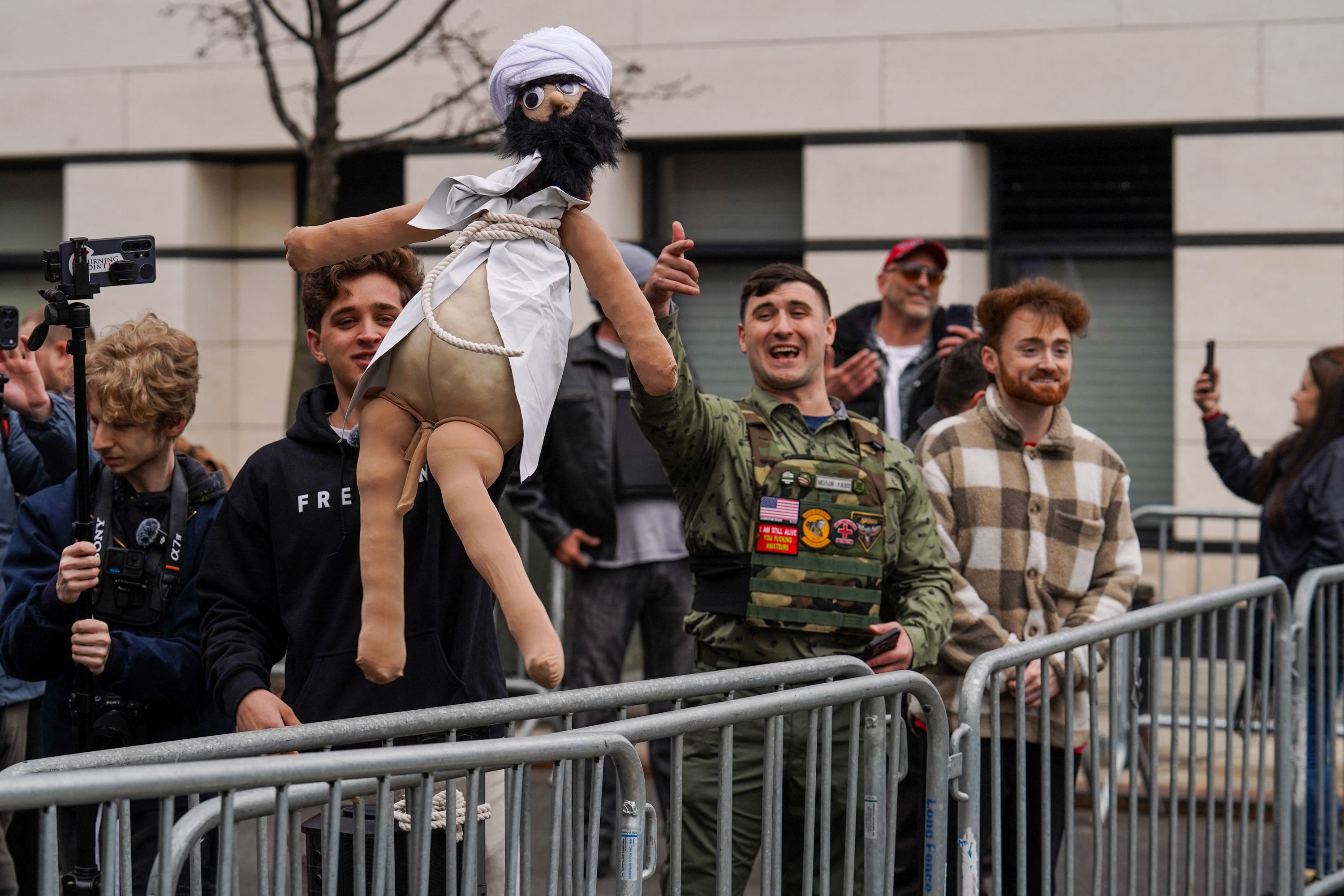 ಇಸ್ಲಾಂ ವಿರೋಧಿ ಪ್ರತಿಭಟನೆ: ಮಮ್ದಾನಿ ನಿವಾಸದ ಎದುರು ಉದ್ವಿಗ್ನ ಸ್ಥಿತಿ