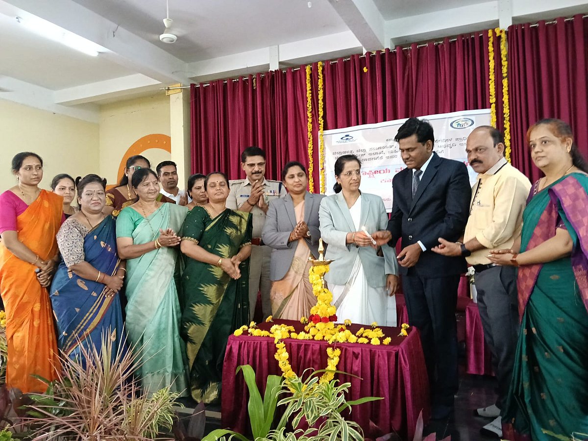ಕನಸು ಕಟ್ಟಿಕೊಳ್ಳಿ, ಧೈರ್ಯದಿಂದ ಮುನ್ನುಗ್ಗಿ: ನ್ಯಾಯಾಧೀಶೆ ಡಿ.ಕೆ. ವೇಲಾ ಸಲಹೆ