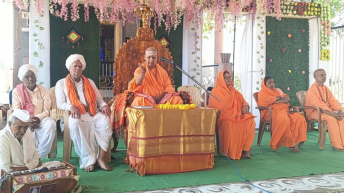 ಸಾಮರ್ಥ್ಯಕ್ಕೆ ಅನುಸಾರ ಸತ್ಕಾರ್ಯಗಳಿಗೆ ದಾನ ಮಾಡಿ: ಶಿವಕುಮಾರ ಸ್ವಾಮೀಜಿ 