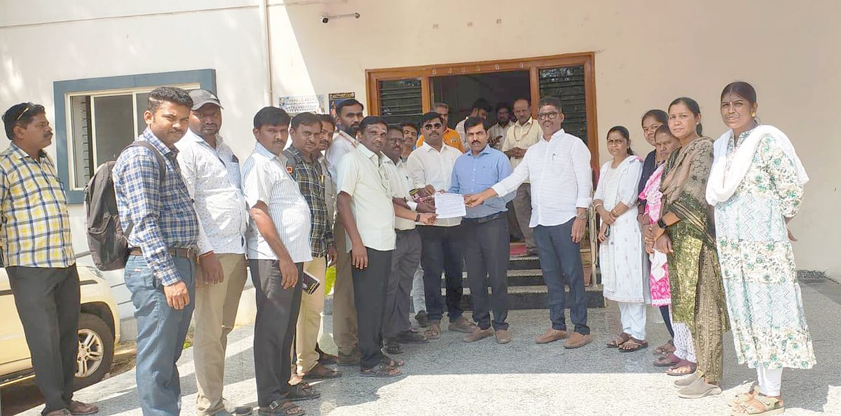 ಬಡ್ತಿ ತಾರತಮ್ಯ ನಿವಾರಣೆಗೆ ಒತ್ತಾಯ: ತಾ.ಪಂ ಇಒಗೆ ಪಿಡಿಒಗಳ ಸಂಘದಿಂದ ಮನವಿ