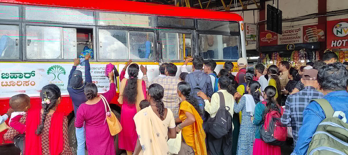 ಚಿಕ್ಕಮಗಳೂರು | ಬಸ್‌ ಕೊರತೆ: ಬಿಡುವಿಲ್ಲದ ಕಾರ್ಯಾಚರಣೆ